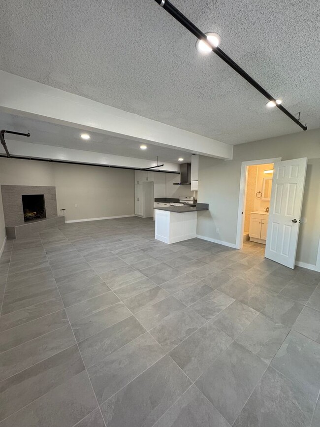 Building Photo - Newly Renovated 1bedroom in Harbor City - ...