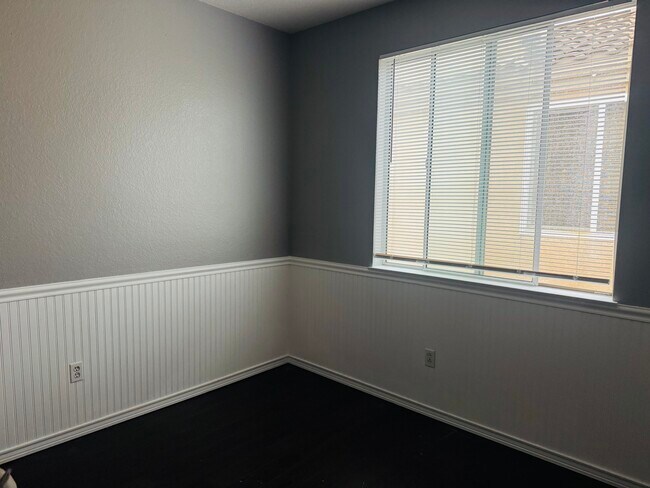 Building Photo - 9177 Lantana Dr