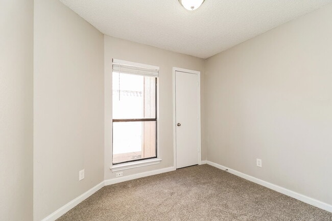 Building Photo - 1221 Settlers Way