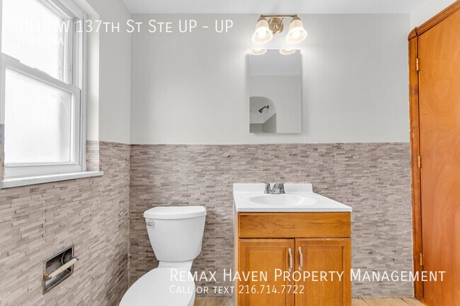 Building Photo - 3819 W 137th St