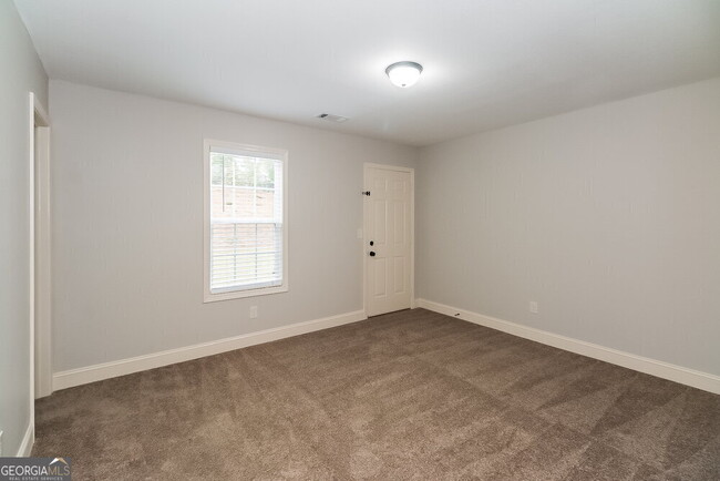 Building Photo - 602 Embassy Walk