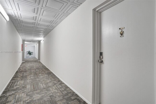 Building Photo - 400 N Riverside Dr