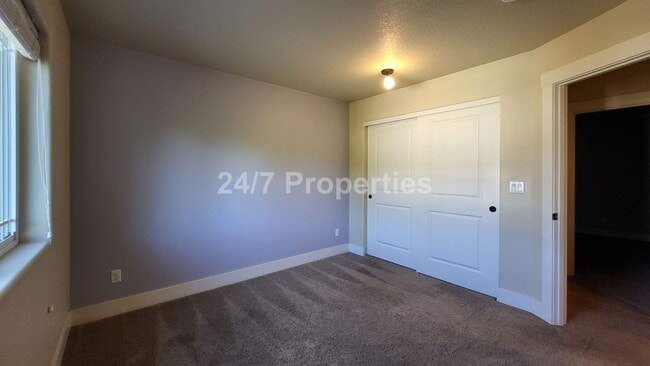 Building Photo - Picturesque 4BD | 2.5 BA - South Beaverton
