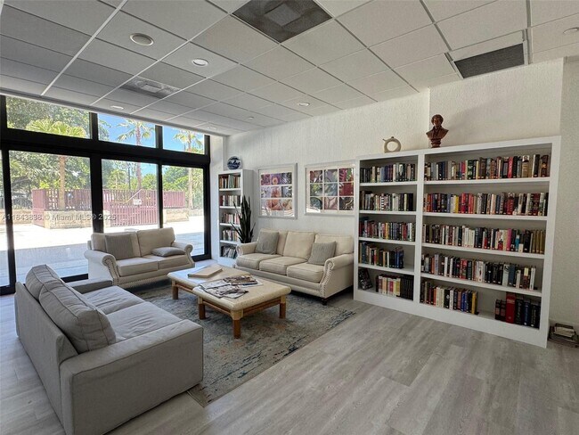 Building Photo - 1450 Brickell Bay Dr