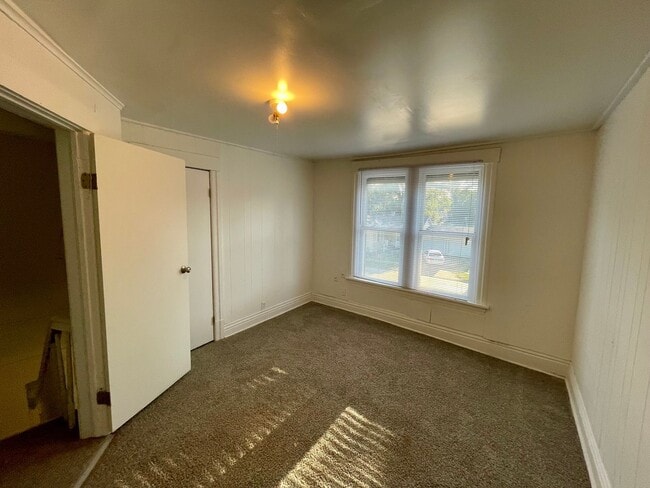 Building Photo - 1024 N 11th St