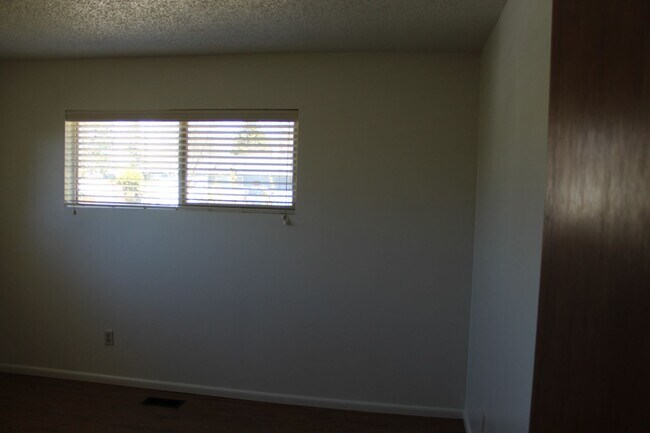Building Photo - 6520 Climax Ave