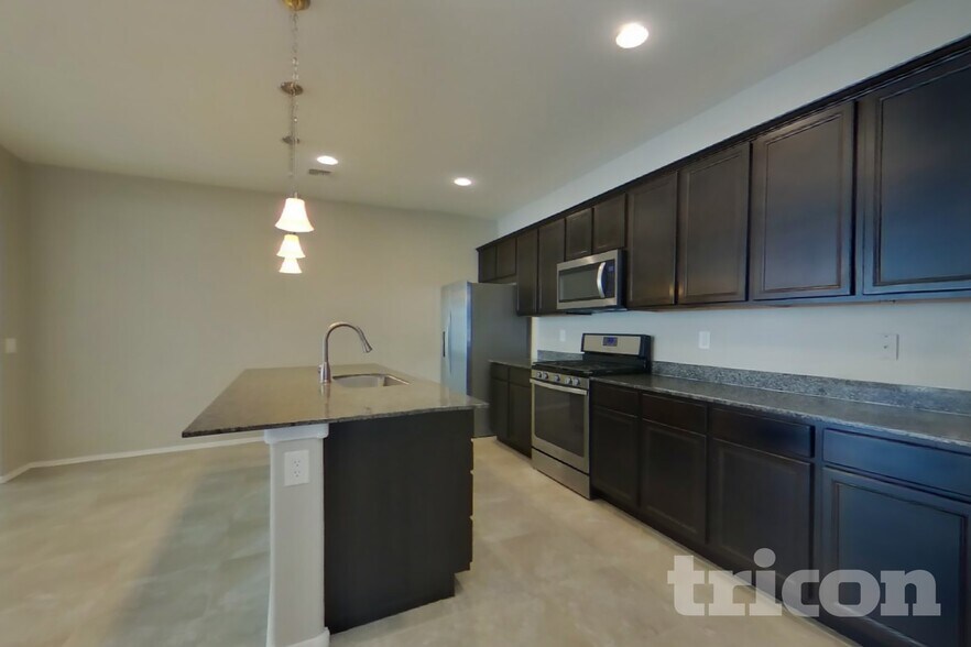 Building Photo - 323 N 56th Pl