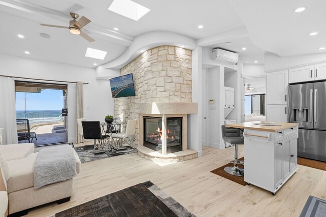 Building Photo - Fully Furnished Oceanfront Condo on Mission Beach Boardwalk