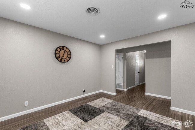Building Photo - 5504 Hooper Dr