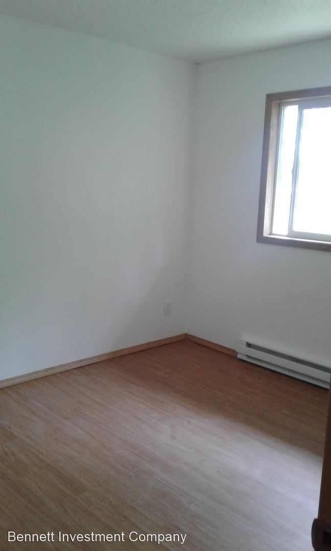 Building Photo - 1019 Pomona St W