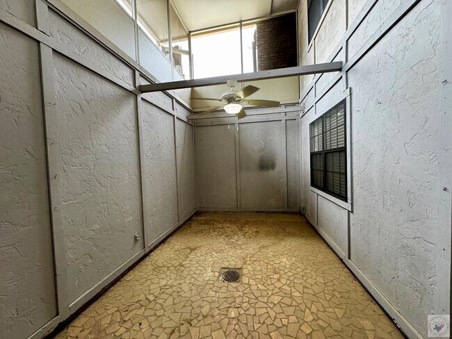 Building Photo - 4/2.5 PG Townhouse Available