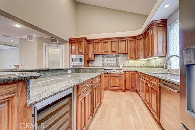 Building Photo - 594 1st St