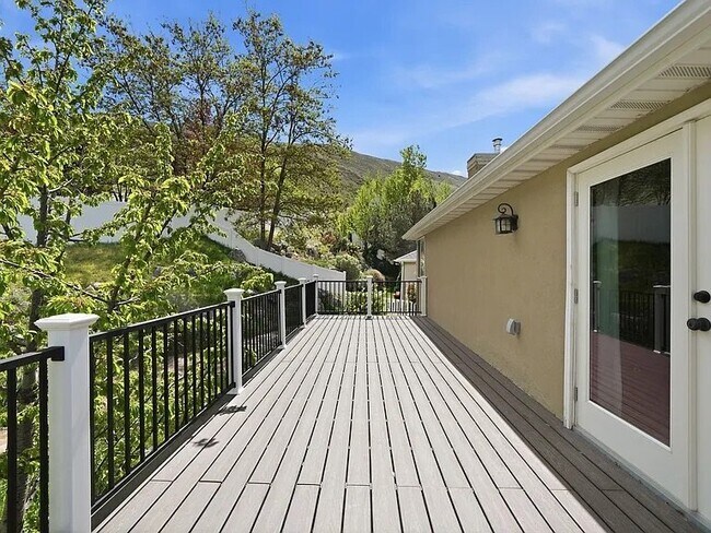 Building Photo - 14757 Brewster Dr
