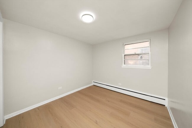 Building Photo - 7062 W Diversey Ave