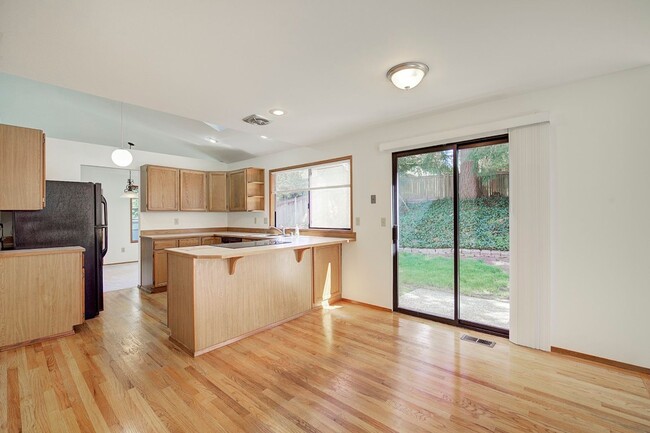 Building Photo - 4Bd/2.5Ba Sammamish Home
