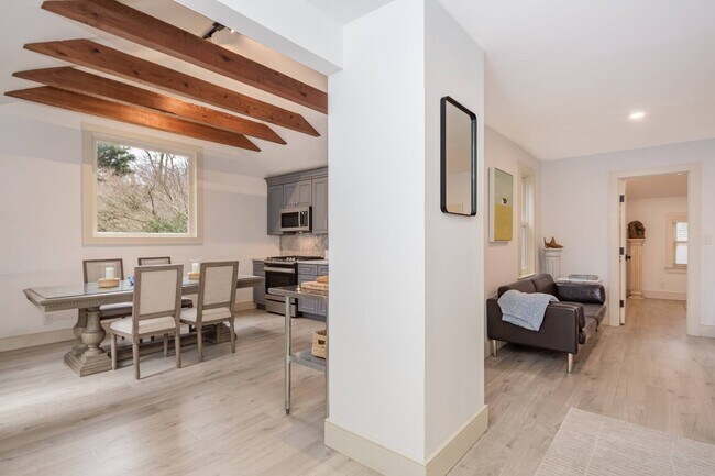 Building Photo - 3 Parsons Close