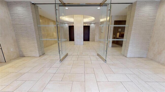 Building Photo - 50 Oceana Dr W