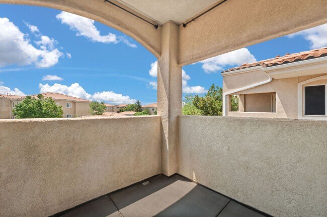 Building Photo - 6800 Vista Del Norte Dr NE