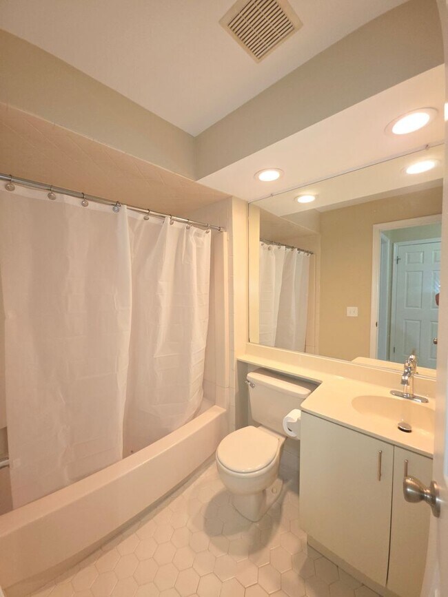 Building Photo - Rare opportunity! Furnished 2nd fl condominium boasting 2 large bedrooms, 2 full bathrooms, forma...