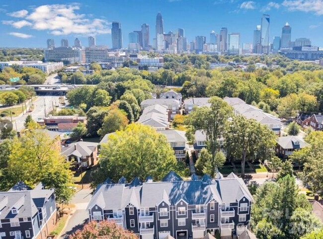 Building Photo - 1600 Walnut View Dr