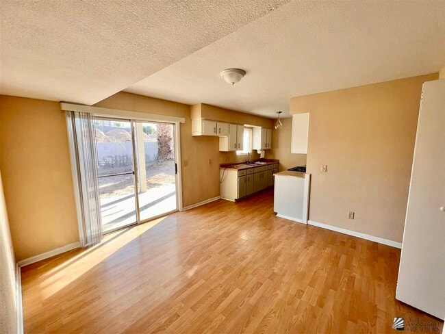 Building Photo - 2521 S 17th Ave