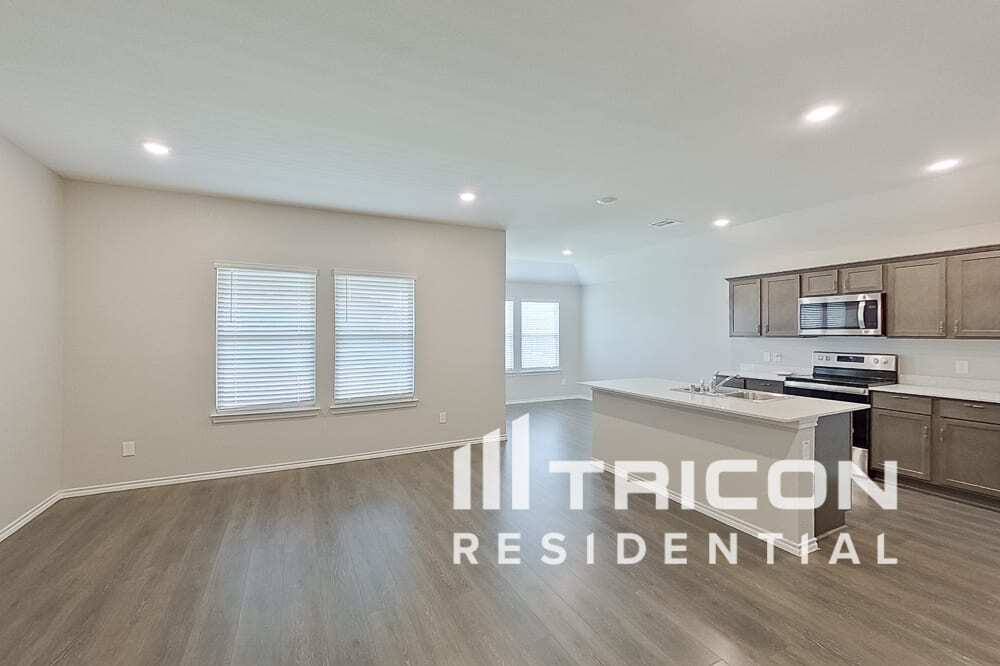 Building Photo - 848 Glover Dr