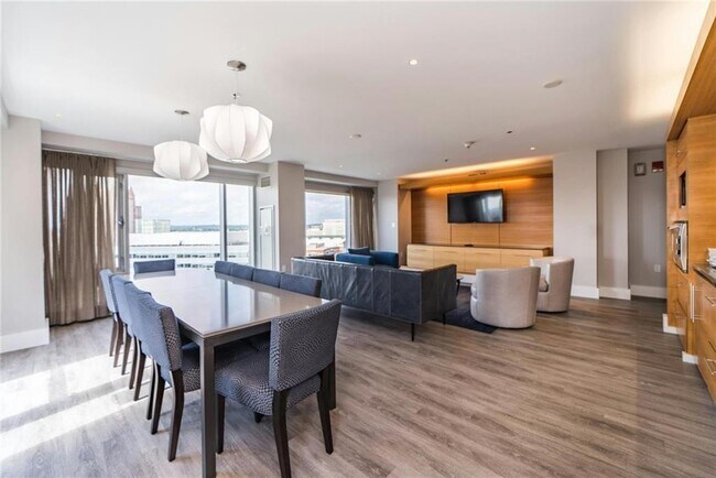 Building Photo - 100 W Exchange St