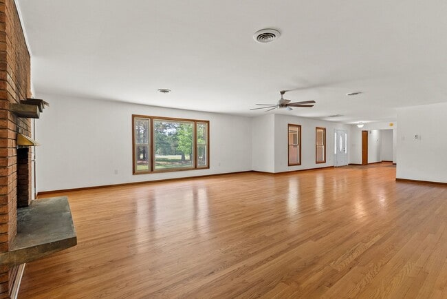 Building Photo - Large 4-Bed Brick Rancher with 2-Car Attached Garage!