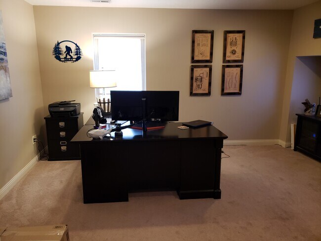 Building Photo - 1059 Bluffway Dr