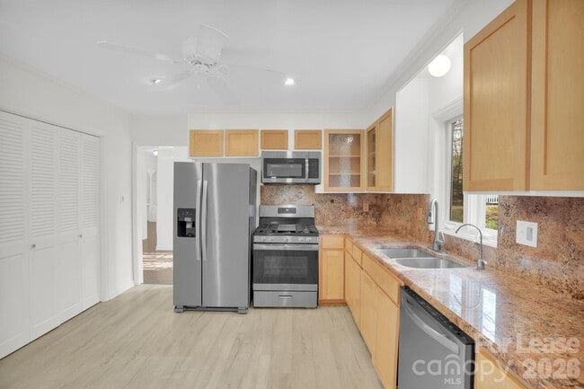 Building Photo - 408 Wilby Dr