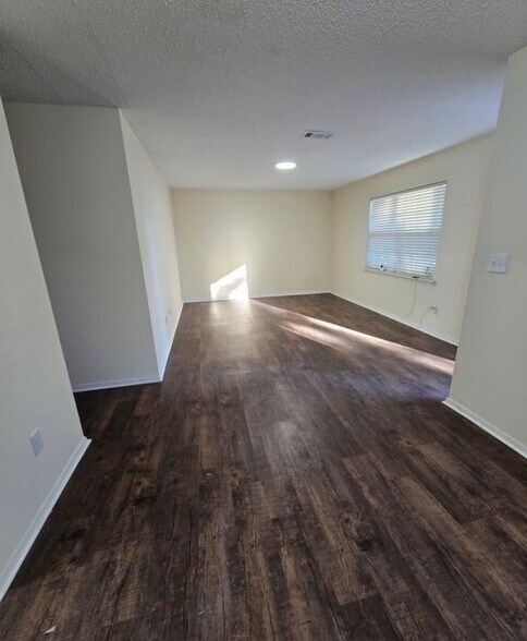 Building Photo - 101B Los Palachios Ct