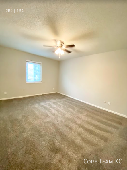 Building Photo - Updated Top Floor 2 Bedroom For Rent in Mi...