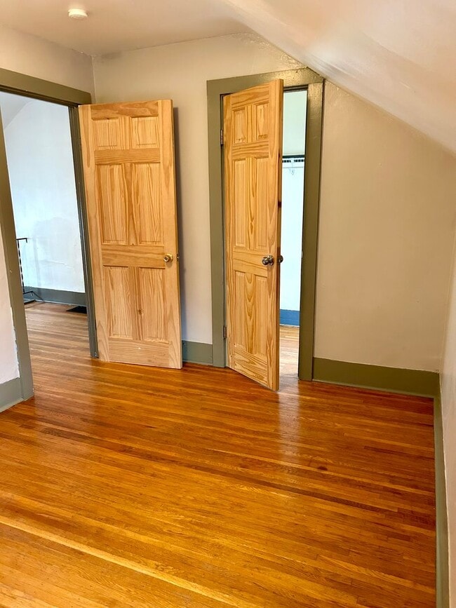 Building Photo - 3 Bedoom SIngle Family - 14620 Zip - South Ave & Elmwood Area