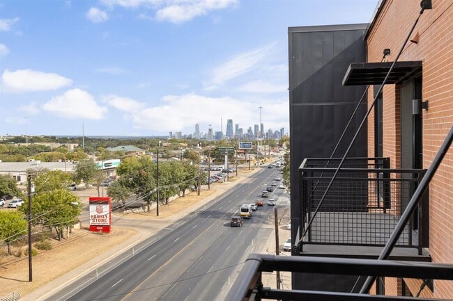 Building Photo - 4315 S Congress Ave