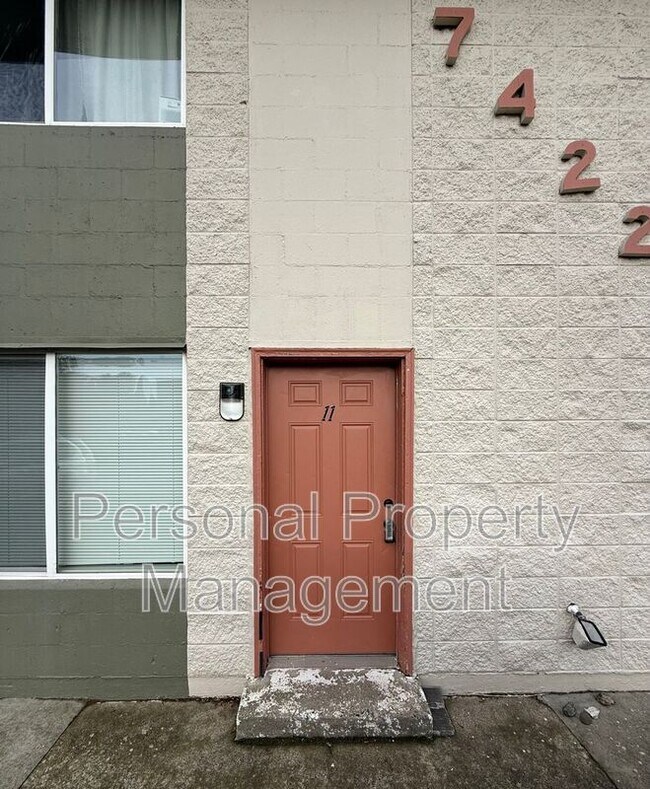 Building Photo - 7422 NE Hazel Dell Ave