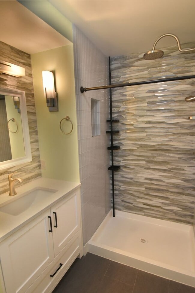 Building Photo - 5Bd/1.75Ba Mountlake Terrace House