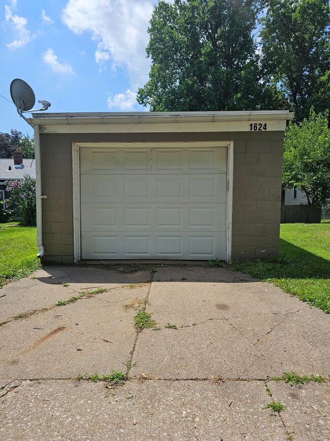 Building Photo - 1624 W 36th St