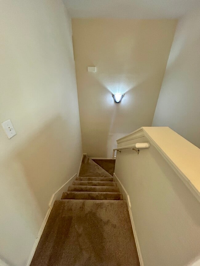 Building Photo - 1305 Sunflower Ln