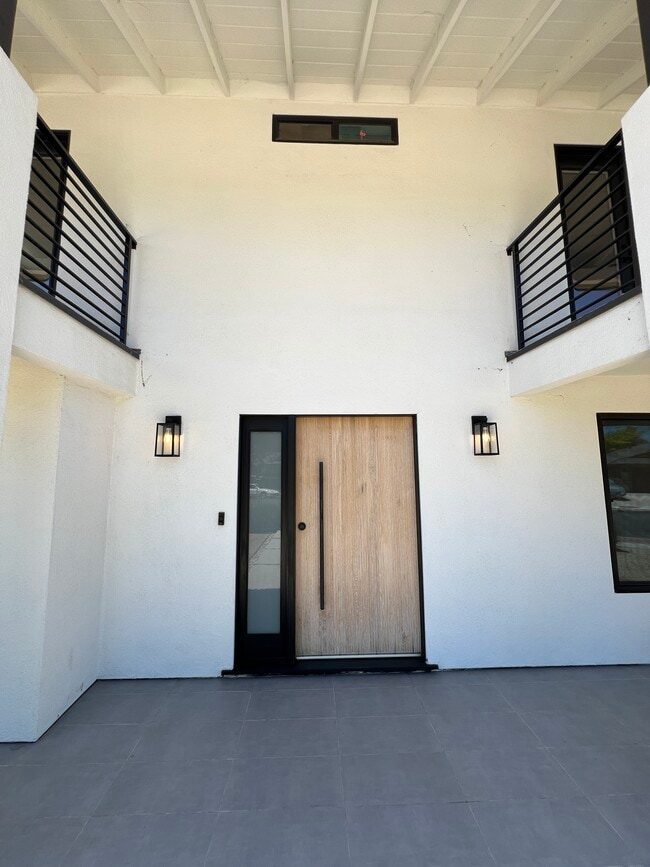 Building Photo - 1863 Burleson Ave