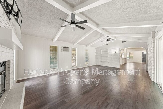 Building Photo - 4402 Seabreeze Dr