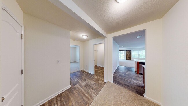 Building Photo - 4/2 Big Family Home In Adams Lake Availabl...