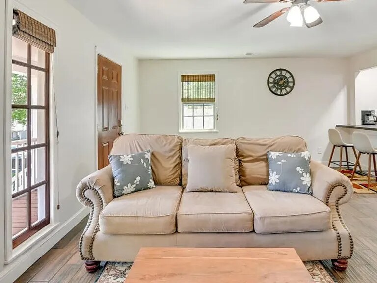 Building Photo - 1625 Front St