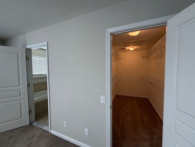Building Photo - COMING SOON 8/8 | Spacious 3-Bedroom Townhome in Desirable Windsor Ridge