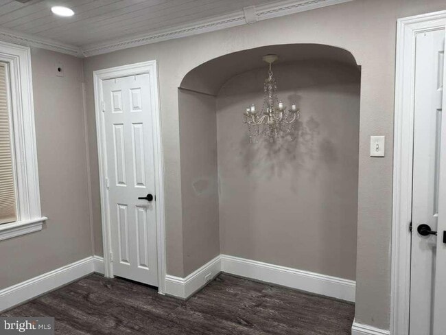 Building Photo - 725 W Mt Vernon St