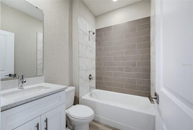 Building Photo - 806 Colville Dr