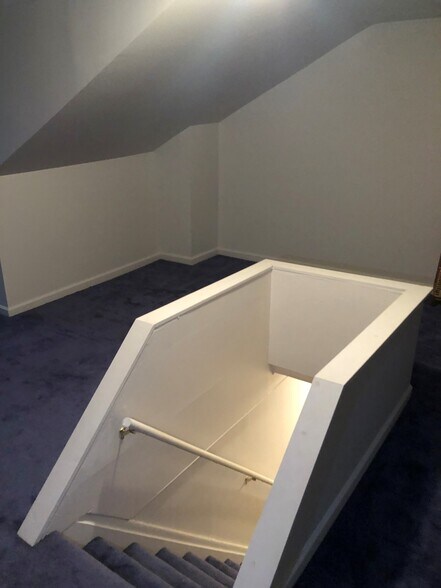 3rd Floor space - 2814 Sarah St