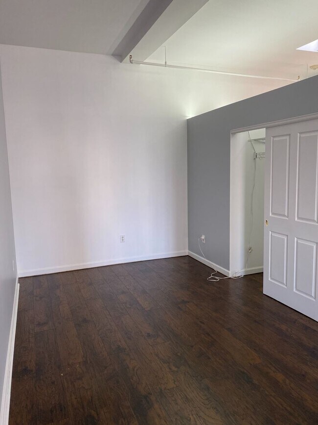 Building Photo - 2 Bedroom Downtown Denver Loft w/ Parking Spot! REST OF MAY FREE!