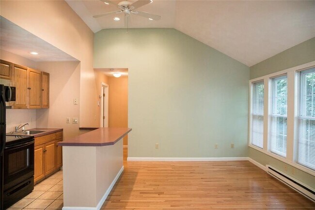 Building Photo - 2840 Hartford Ave