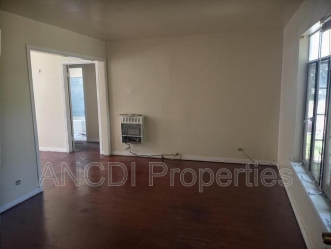 Building Photo - 703 Spring St