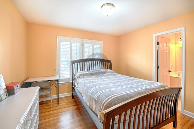 Building Photo - 3786 Upland Dr